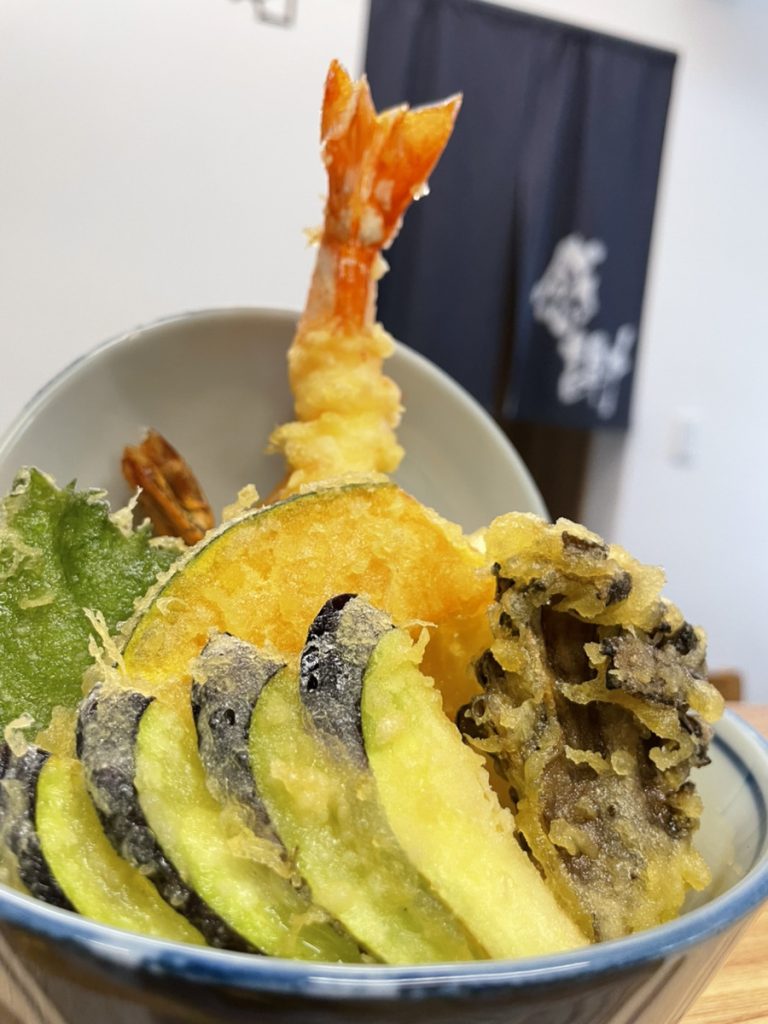 大きな海老天丼
